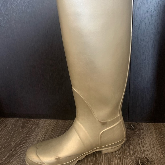 Women’s Hunter champagne tall rain boots - Picture 3 of 6